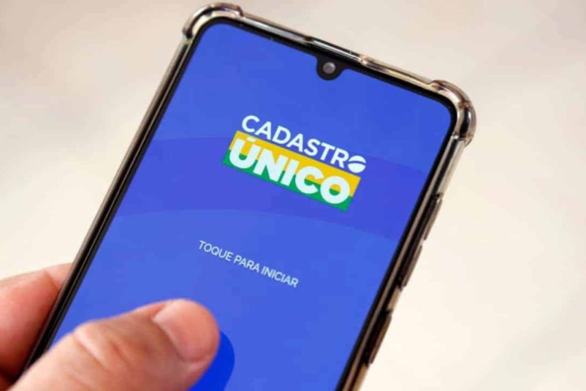 O aplicativo do Cadastro Único (CadÚnico), aberto em um celular